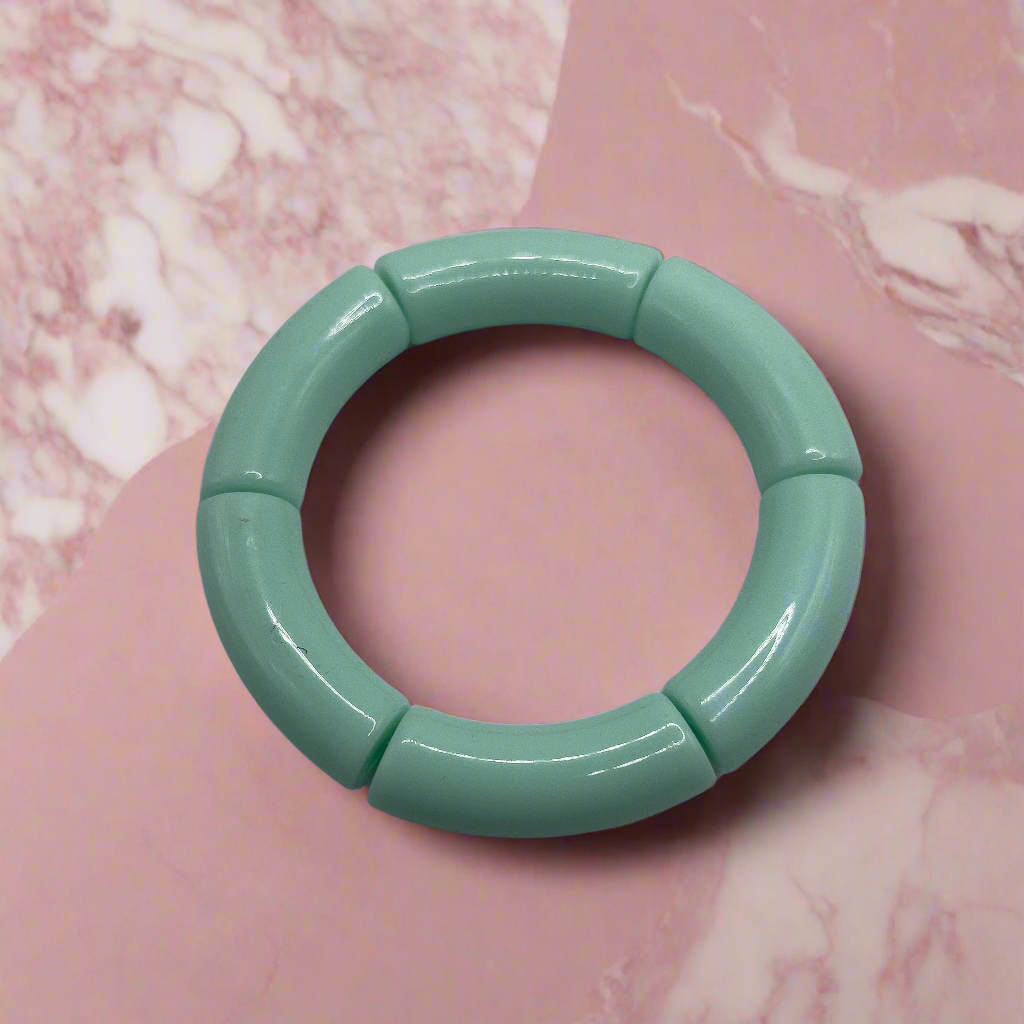 Chunky Vintage-Inspired Resin Bangle